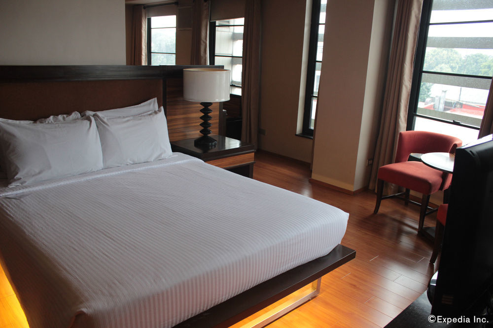 Soleste Suites -Non Quarantine Hotel Quezon City Extérieur photo