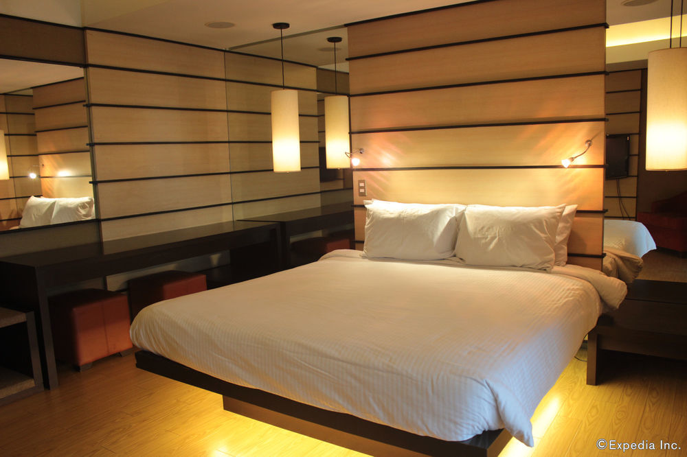 Soleste Suites -Non Quarantine Hotel Quezon City Extérieur photo