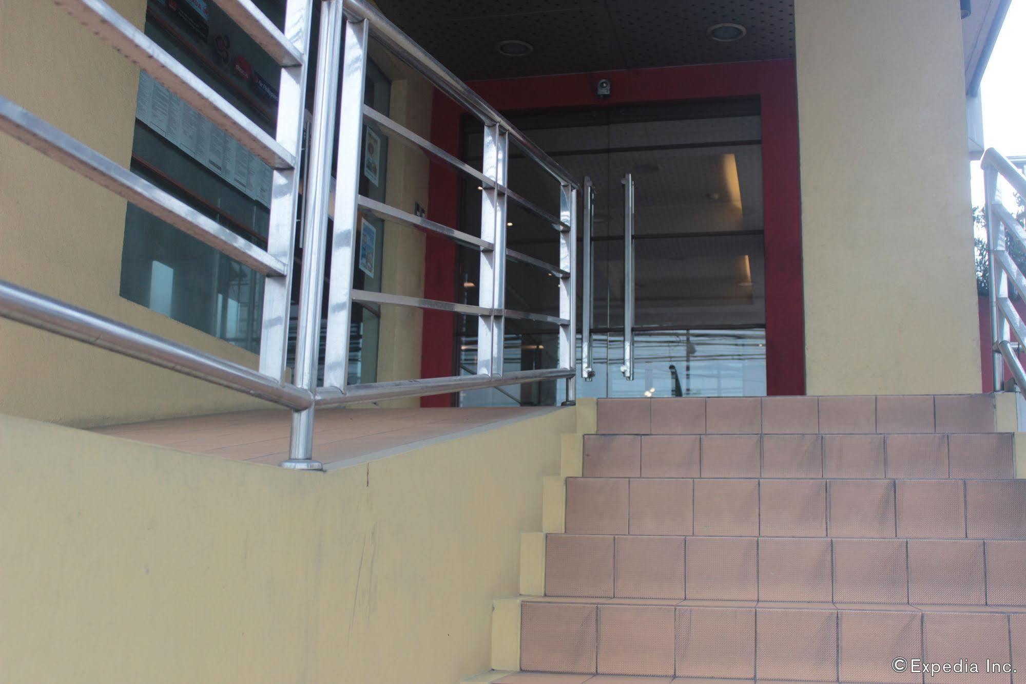 Soleste Suites -Non Quarantine Hotel Quezon City Extérieur photo