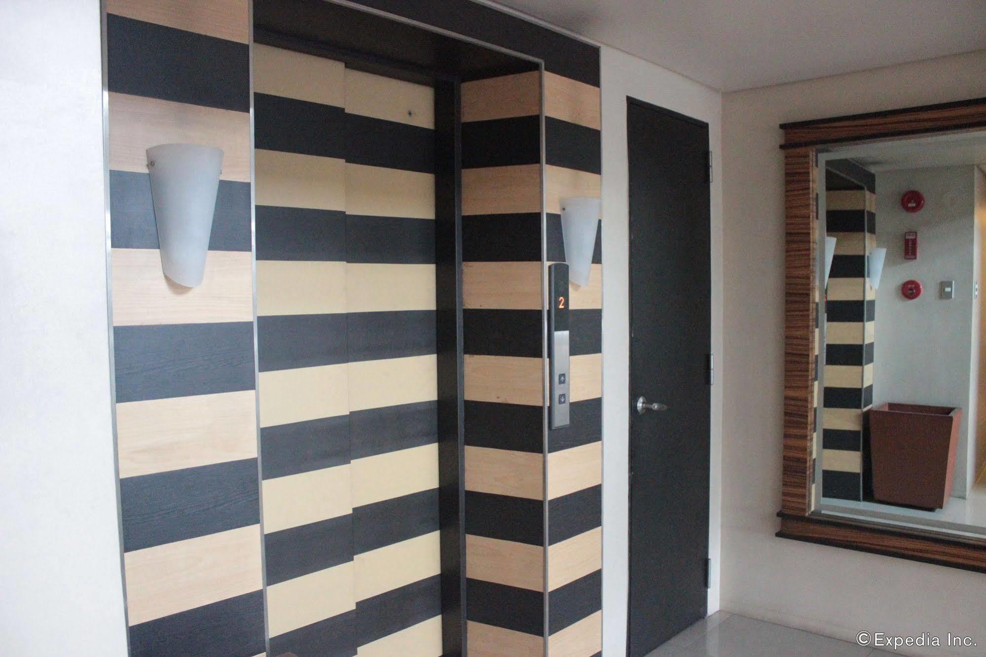 Soleste Suites -Non Quarantine Hotel Quezon City Extérieur photo