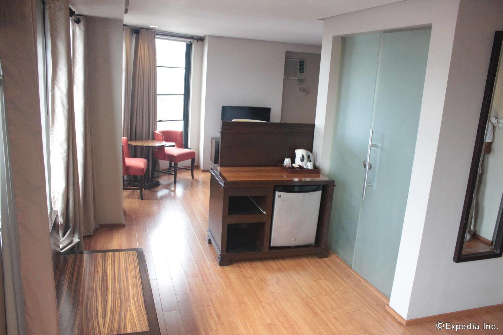 Soleste Suites -Non Quarantine Hotel Quezon City Extérieur photo