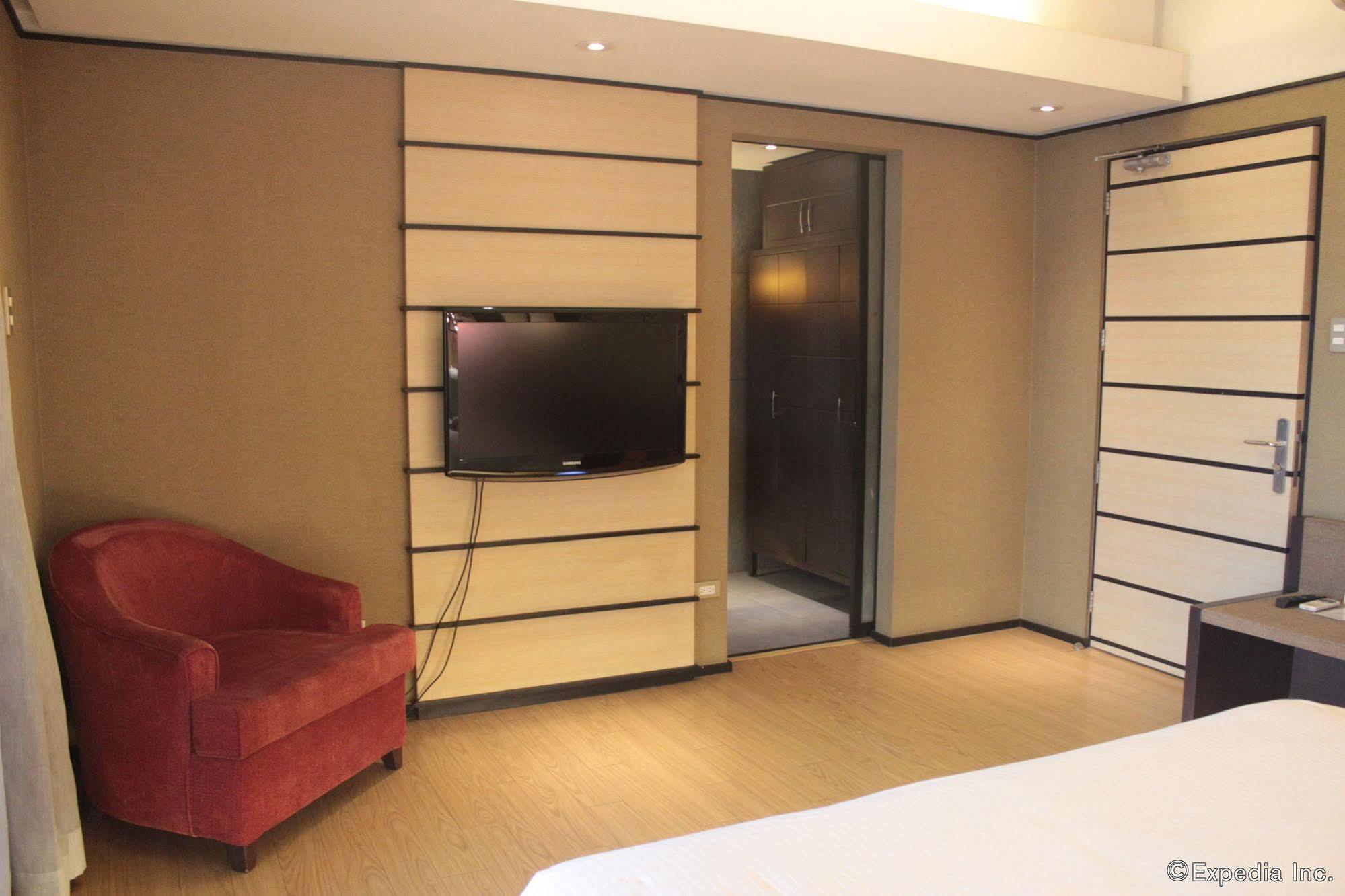 Soleste Suites -Non Quarantine Hotel Quezon City Extérieur photo