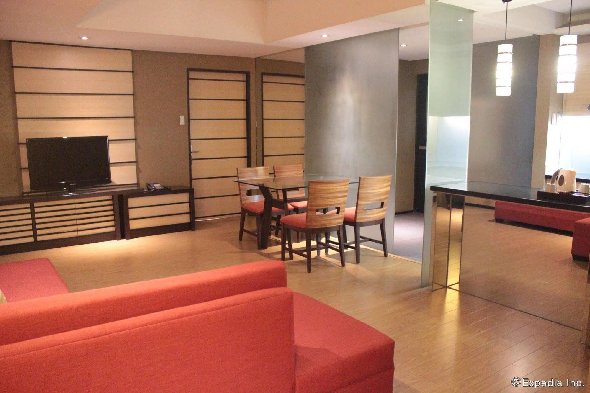 Soleste Suites -Non Quarantine Hotel Quezon City Extérieur photo