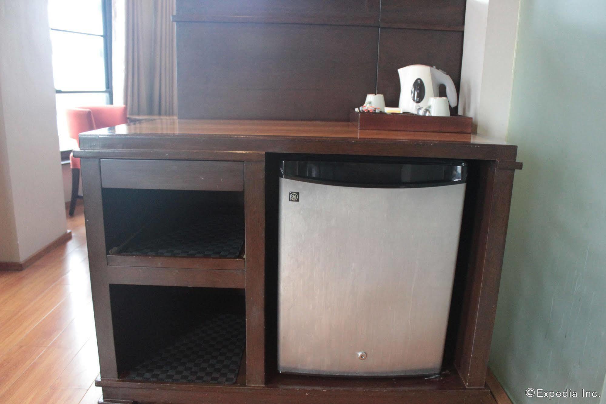 Soleste Suites -Non Quarantine Hotel Quezon City Extérieur photo