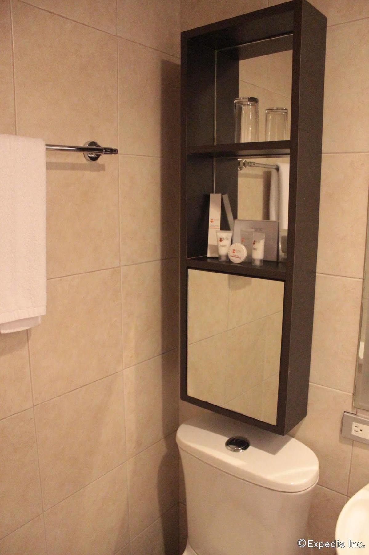 Soleste Suites -Non Quarantine Hotel Quezon City Extérieur photo