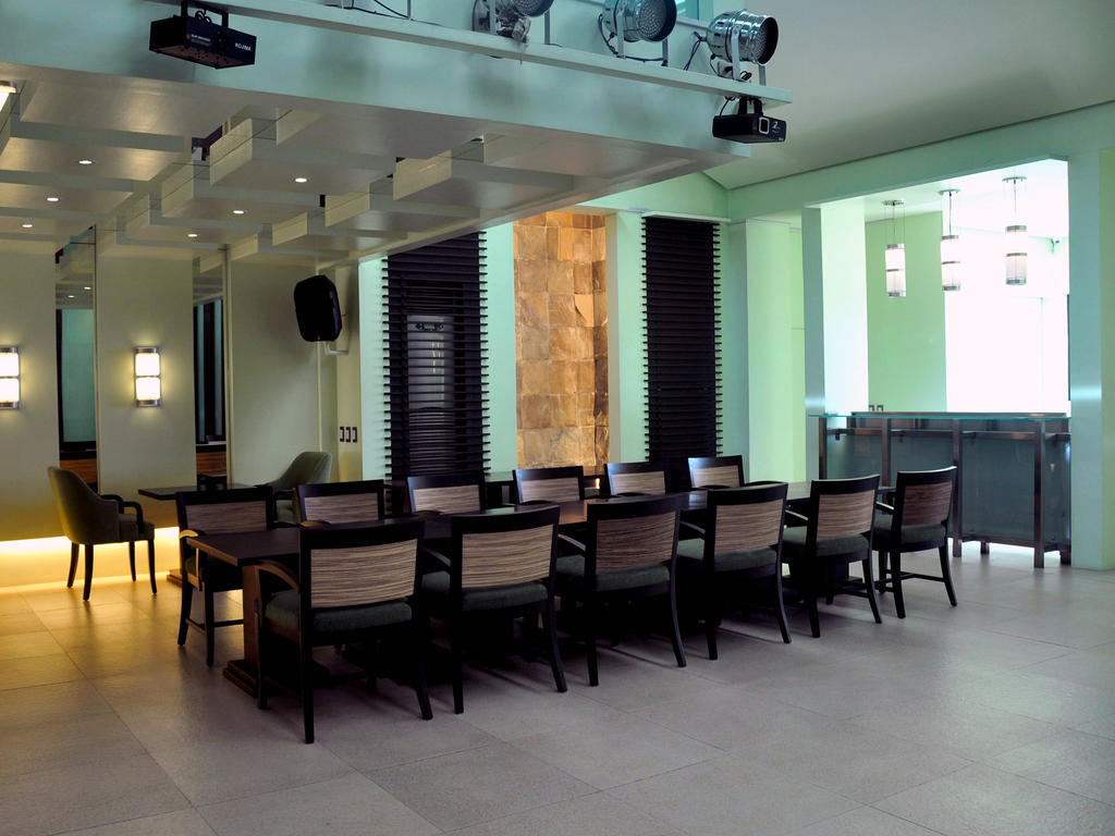 Soleste Suites -Non Quarantine Hotel Quezon City Extérieur photo